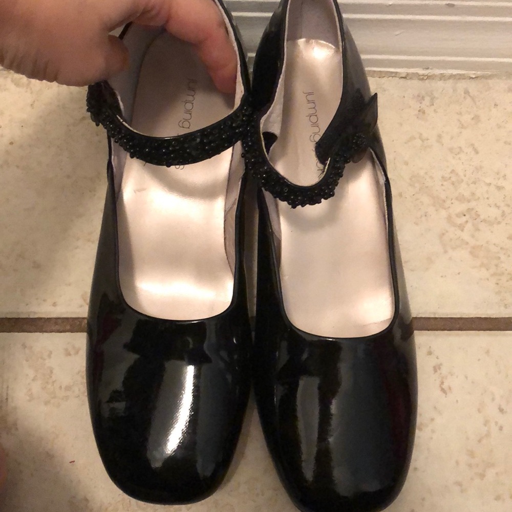 Low high heeled shoes